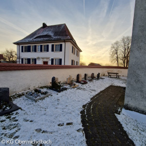 Reihe mit Urnengräbern